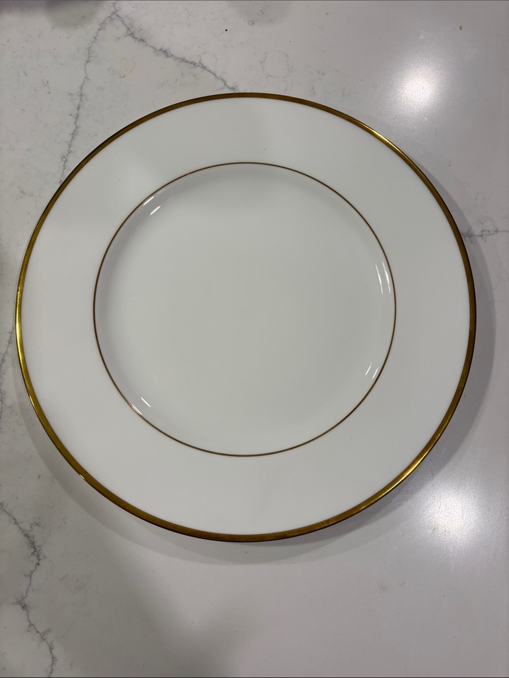 Set of 12 Wedgwood White Porcelain Dinner Plate with Gold Bands